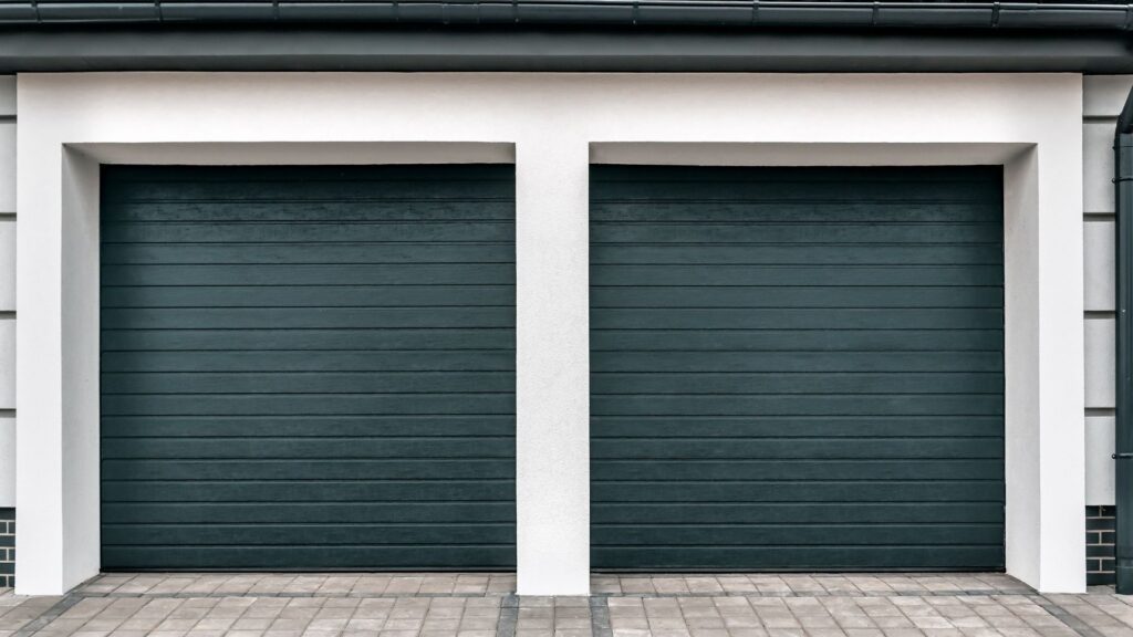 Dobbelt garage med værksted – pris, størrelse og muligheder