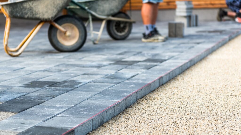 Billige fliser til indkørsel – priser, muligheder og gode råd